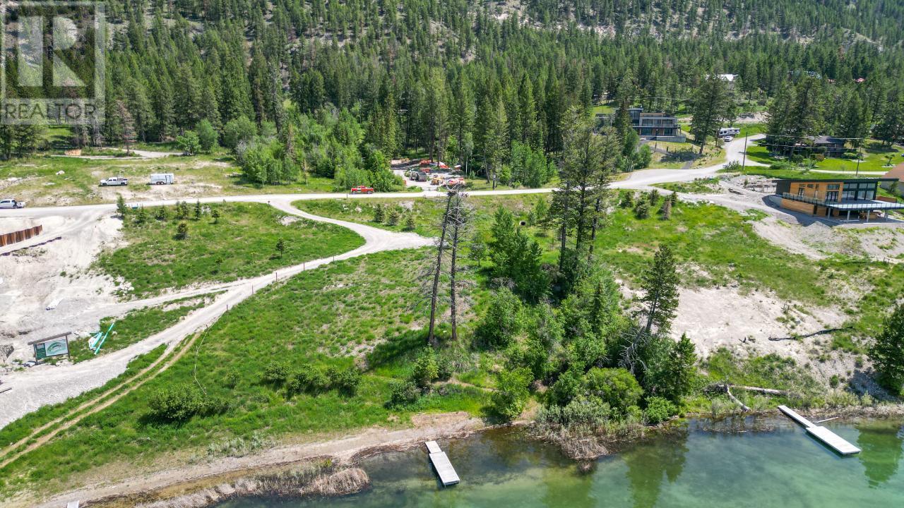 8695 Cottage Lane, Canal Flats, BC