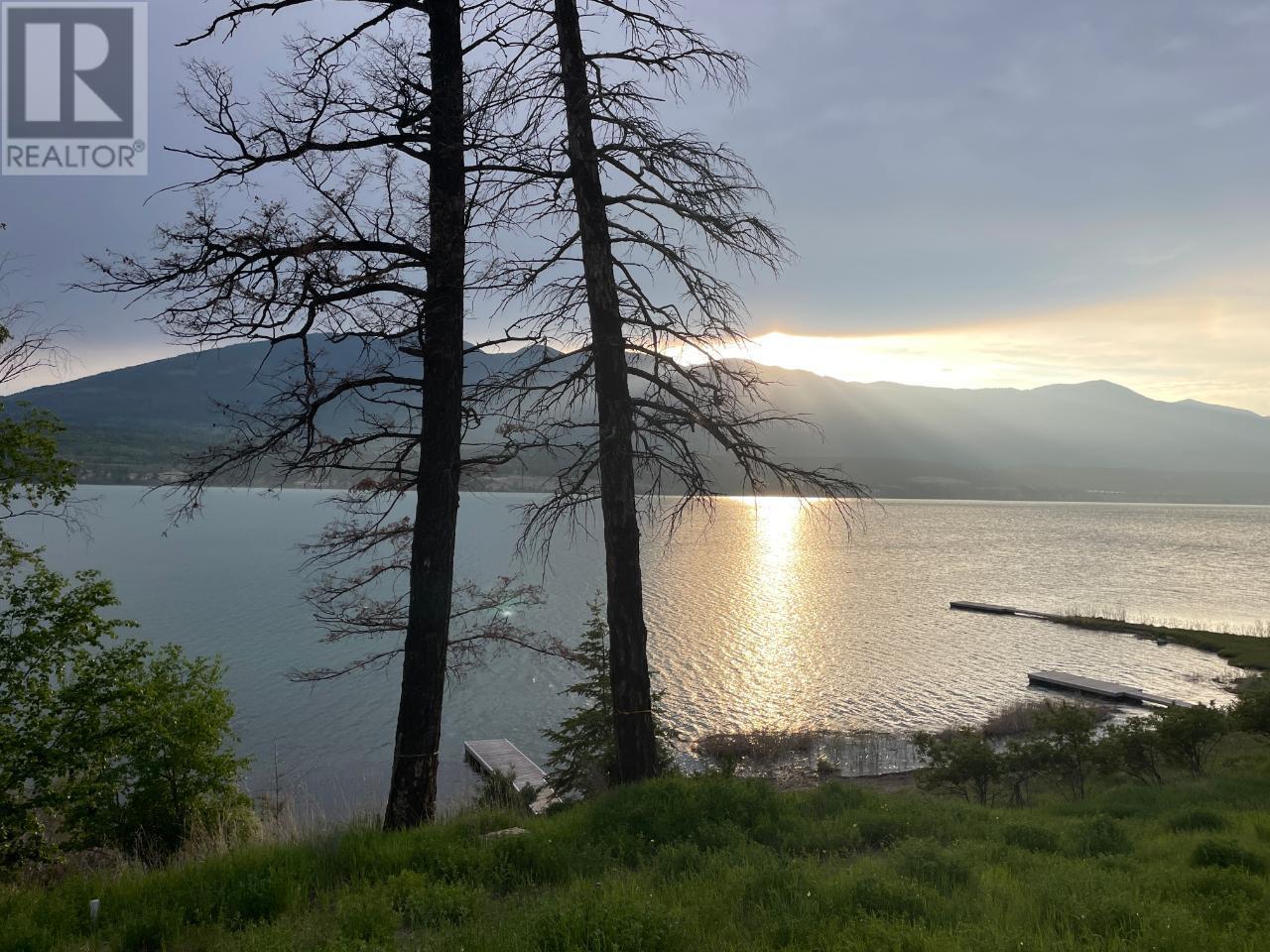 8695 Cottage Lane, Canal Flats, BC