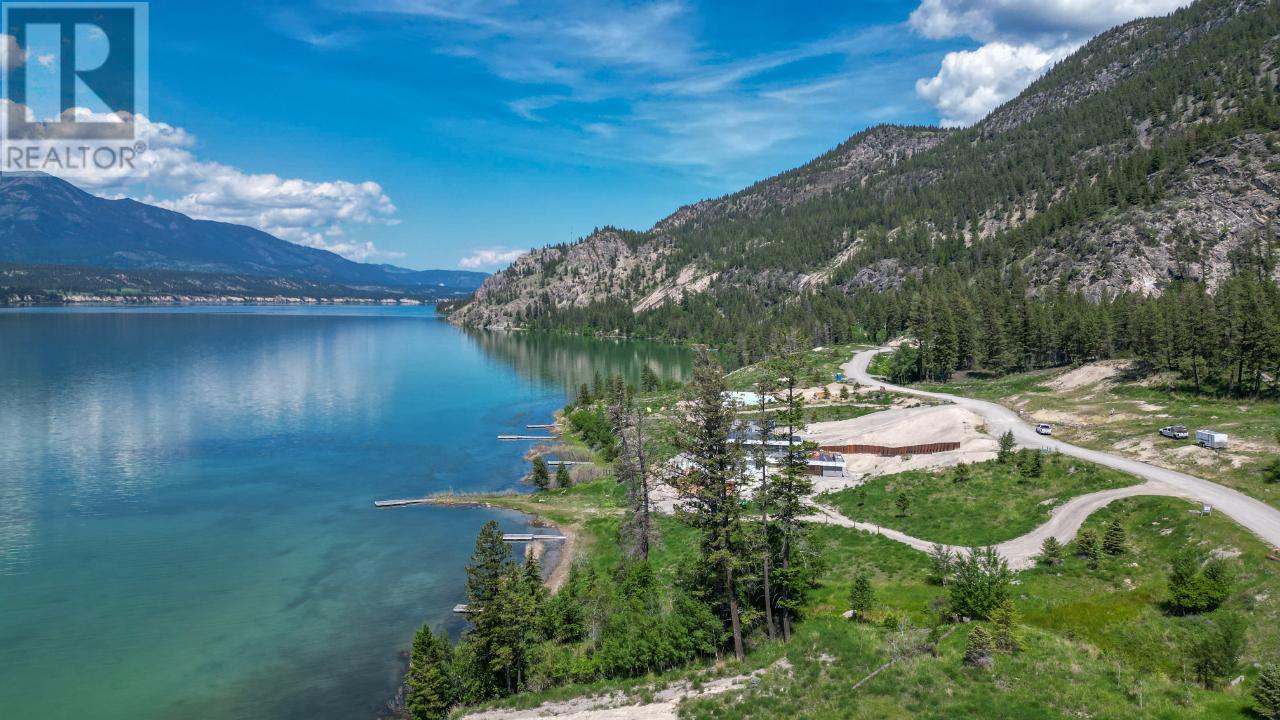 8695 Cottage Lane, Canal Flats, BC