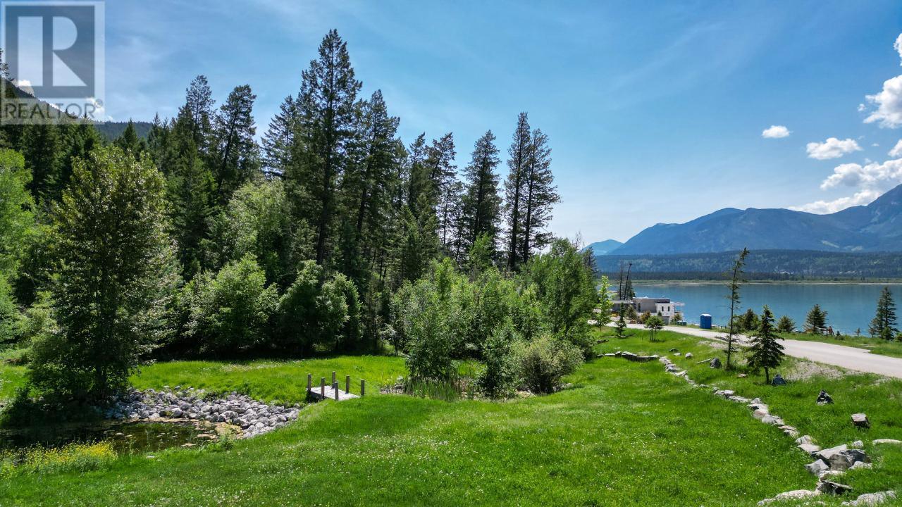 8695 Cottage Lane, Canal Flats, BC