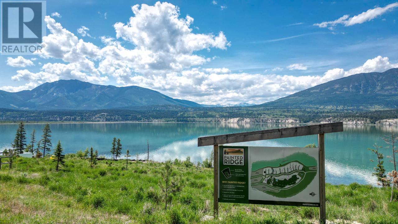 8695 Cottage Lane, Canal Flats, BC