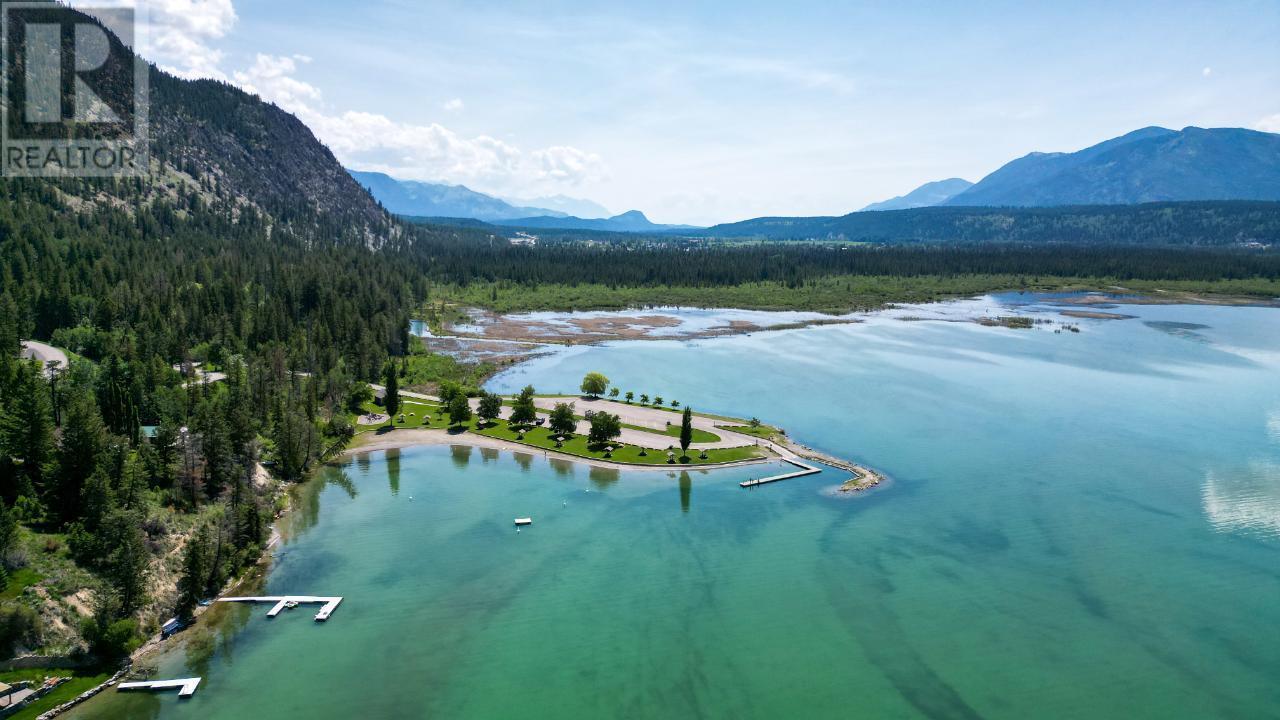 8695 Cottage Lane, Canal Flats, BC