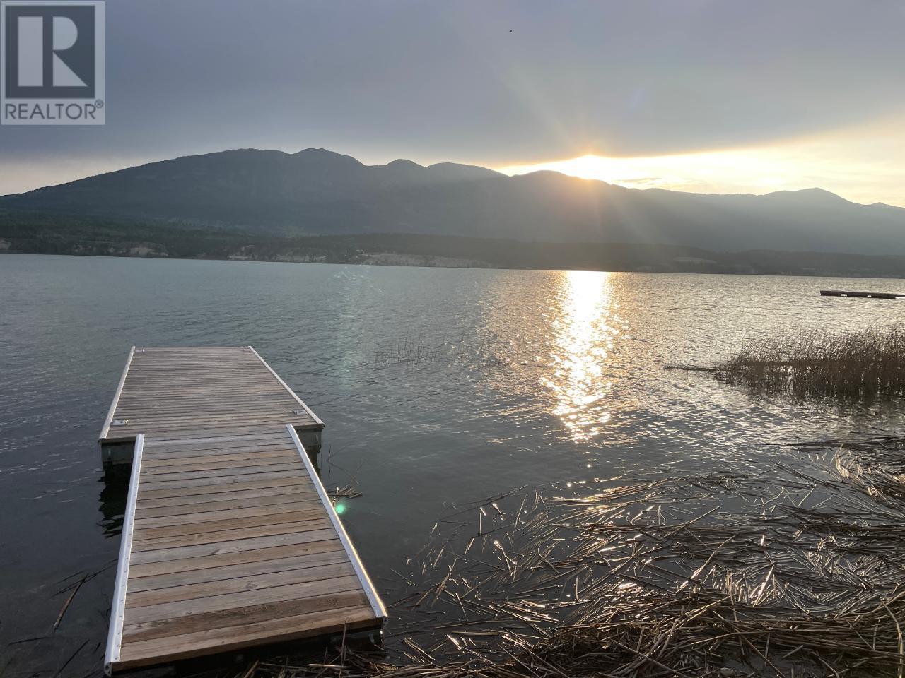 8695 Cottage Lane, Canal Flats, BC