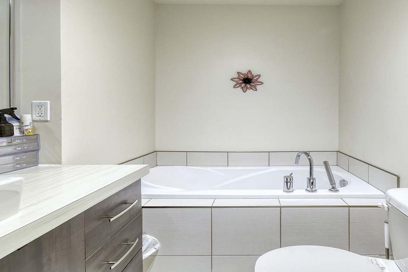 Bathroom - 4-1297 Rue Labelle, Mont-Tremblant, QC - Indoor Photo Showing Bathroom