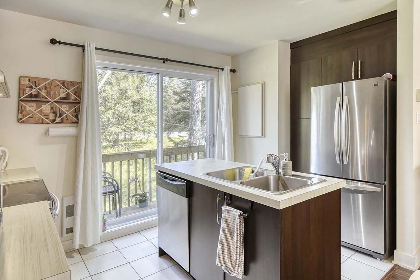 Kitchen - 4-1297 Rue Labelle, Mont-Tremblant, QC - Indoor Photo Showing Kitchen With Double Sink