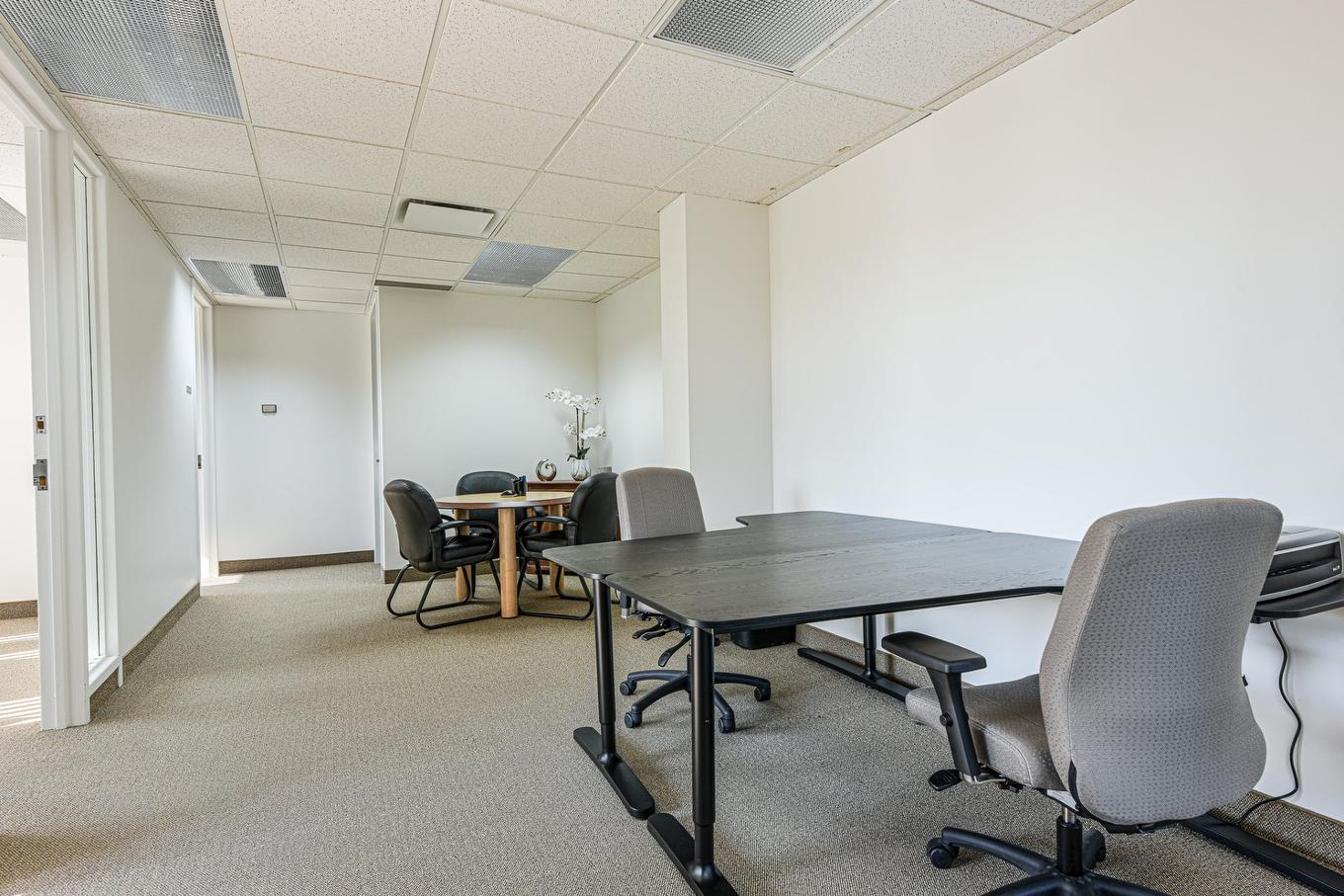 Office - 300-370Z Ch. De Chambly, Longueuil (Le Vieux-Longueuil), QC - Indoor Photo Showing Other Room