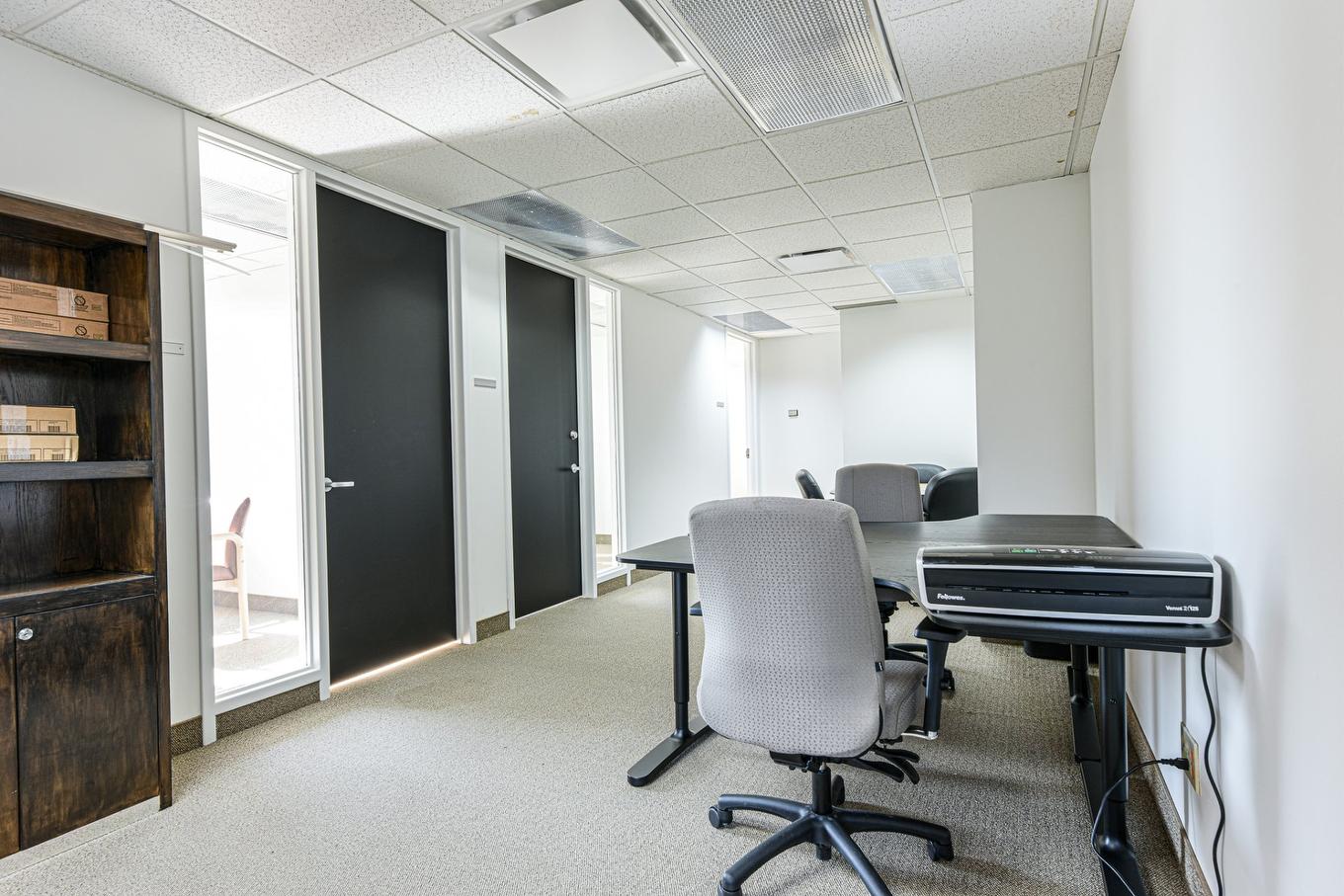 Office - 300-370Z Ch. De Chambly, Longueuil (Le Vieux-Longueuil), QC - Indoor Photo Showing Other Room