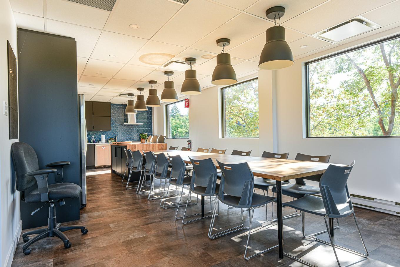 Kitchen - 300-370Z Ch. De Chambly, Longueuil (Le Vieux-Longueuil), QC - Indoor Photo Showing Dining Room