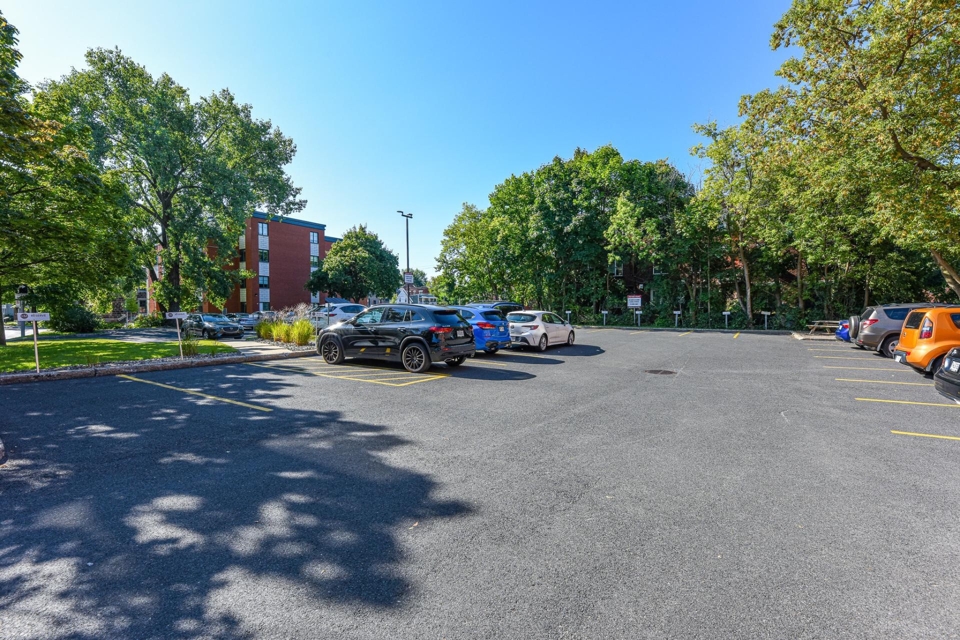 Parking - 300-370Z Ch. De Chambly, Longueuil (Le Vieux-Longueuil), QC - Outdoor