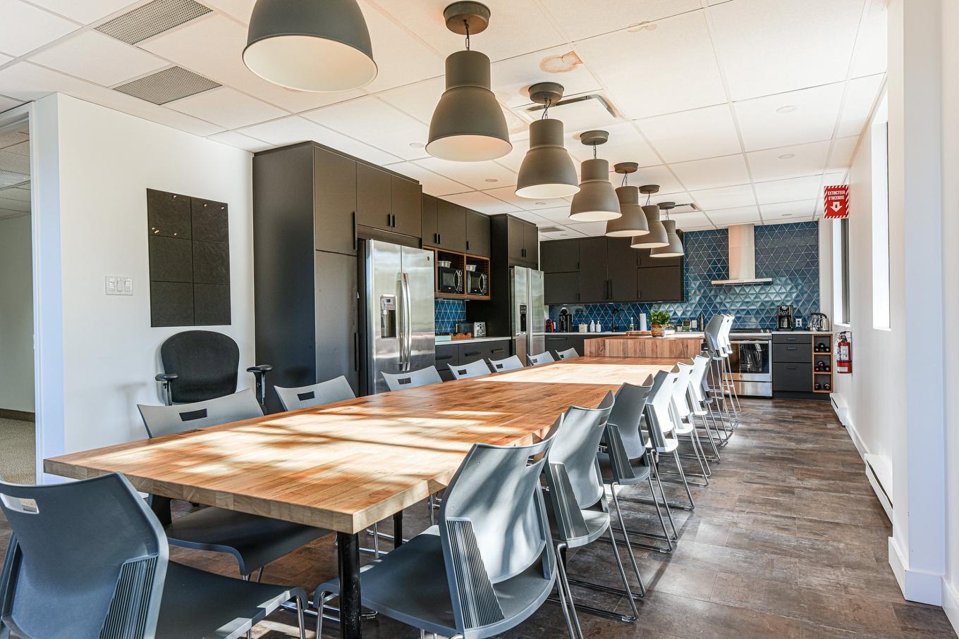 Kitchen - 300-370Z Ch. De Chambly, Longueuil (Le Vieux-Longueuil), QC - Indoor Photo Showing Dining Room