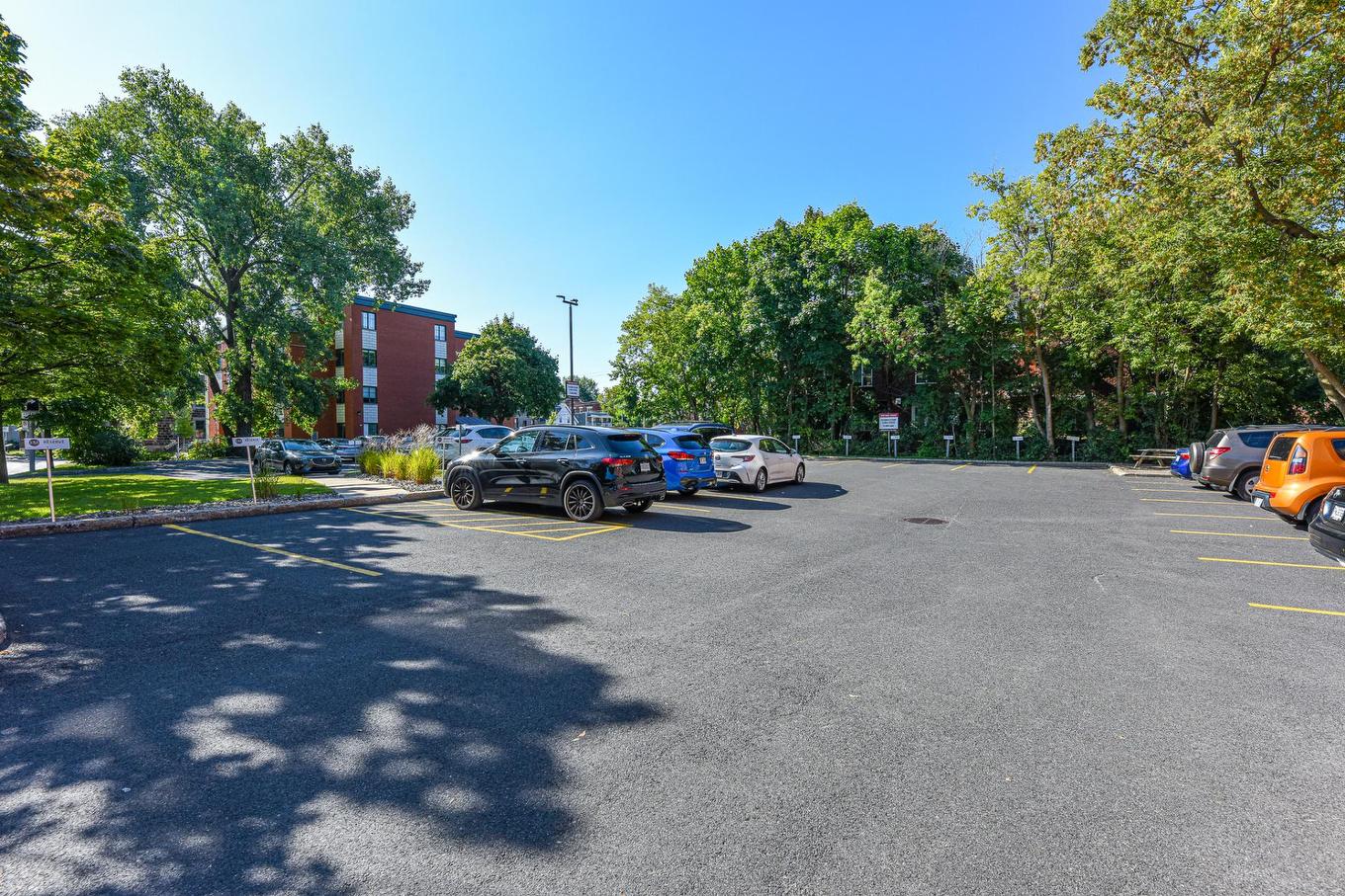 Parking - 300-370Z Ch. De Chambly, Longueuil (Le Vieux-Longueuil), QC - Outdoor