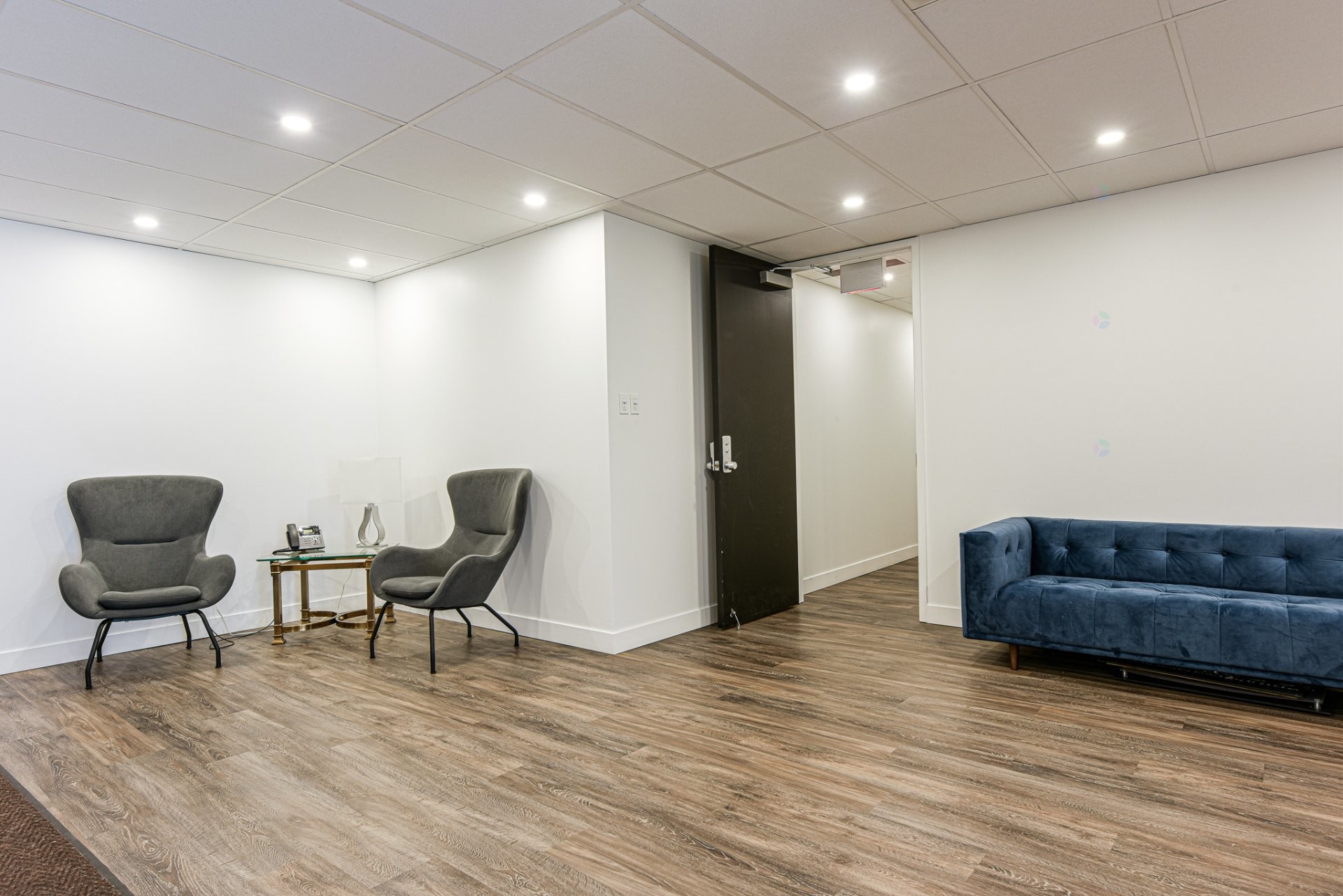 Mud Room - 300-370Z Ch. De Chambly, Longueuil (Le Vieux-Longueuil), QC - Indoor