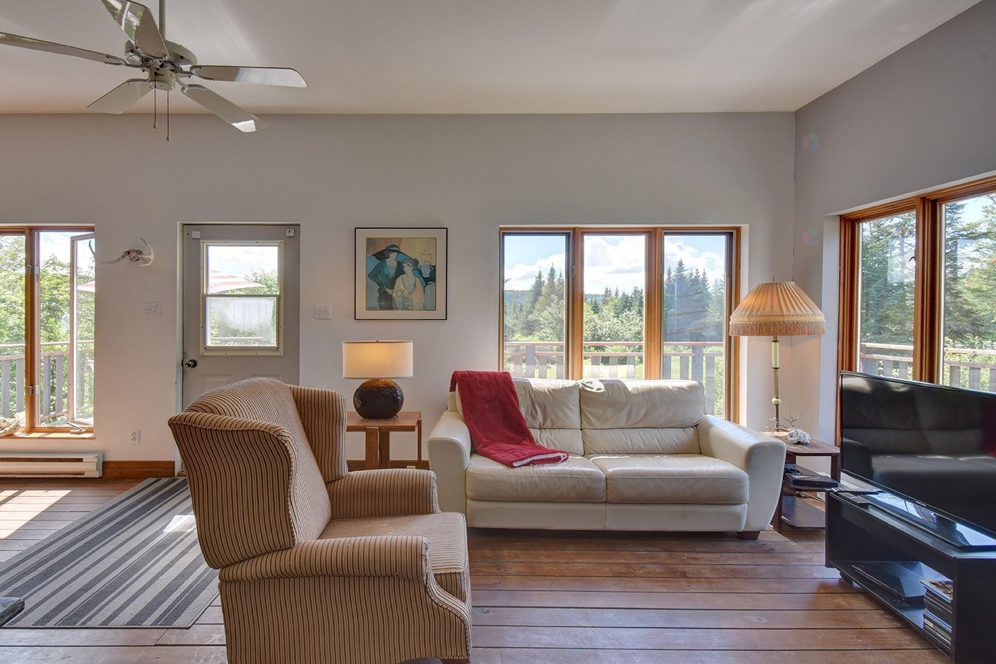 Living Room - 2147 Ch. Du Lac-Quenouille, Val-Des-Lacs, QC - Indoor Photo Showing Living Room