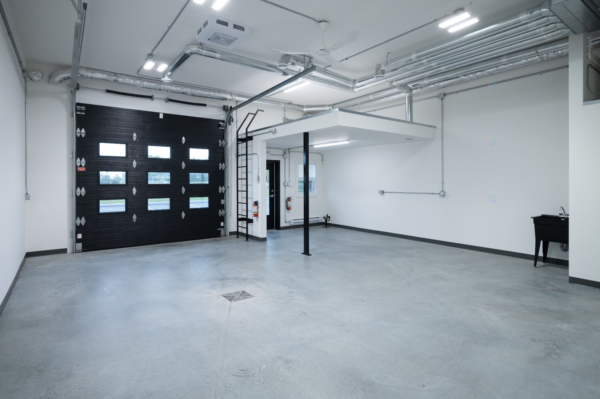 Office - A-96 - 98 Rue Blanchard, Sainte-Thérèse, QC - Indoor Photo Showing Garage