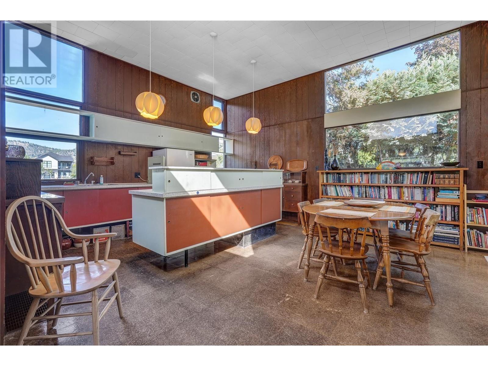 7413 Kirk Avenue, Summerland, BC - Indoor