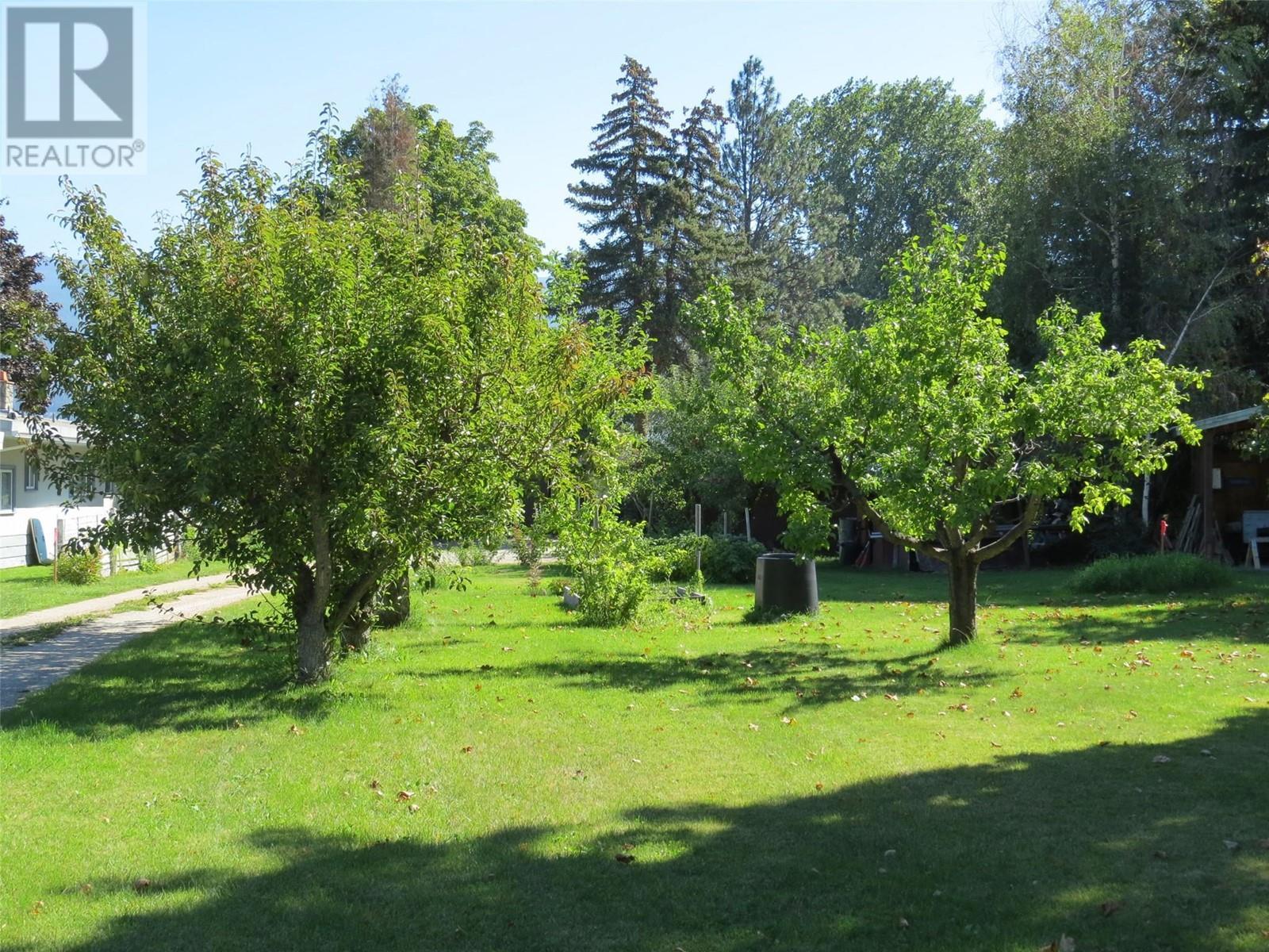 7413 Kirk Avenue, Summerland, BC - Outdoor