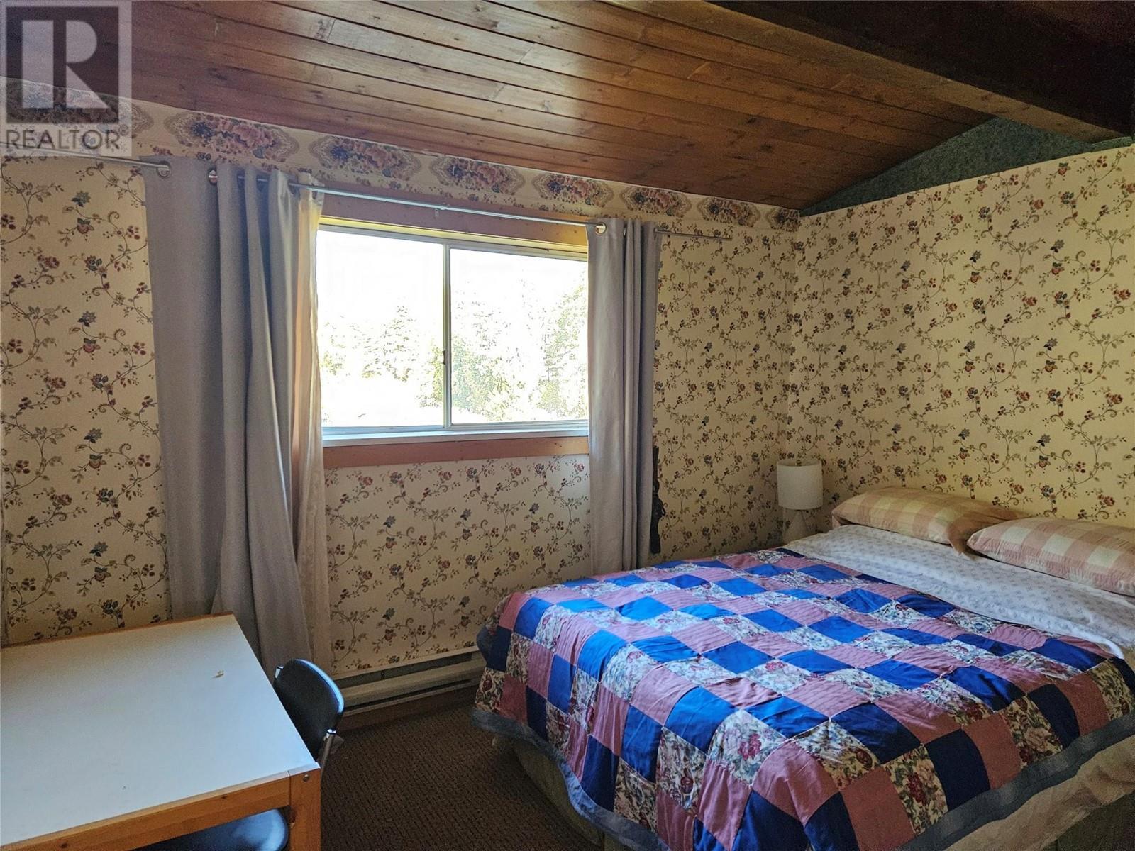 2920 Highway 3, Hedley, BC - Indoor Photo Showing Bedroom