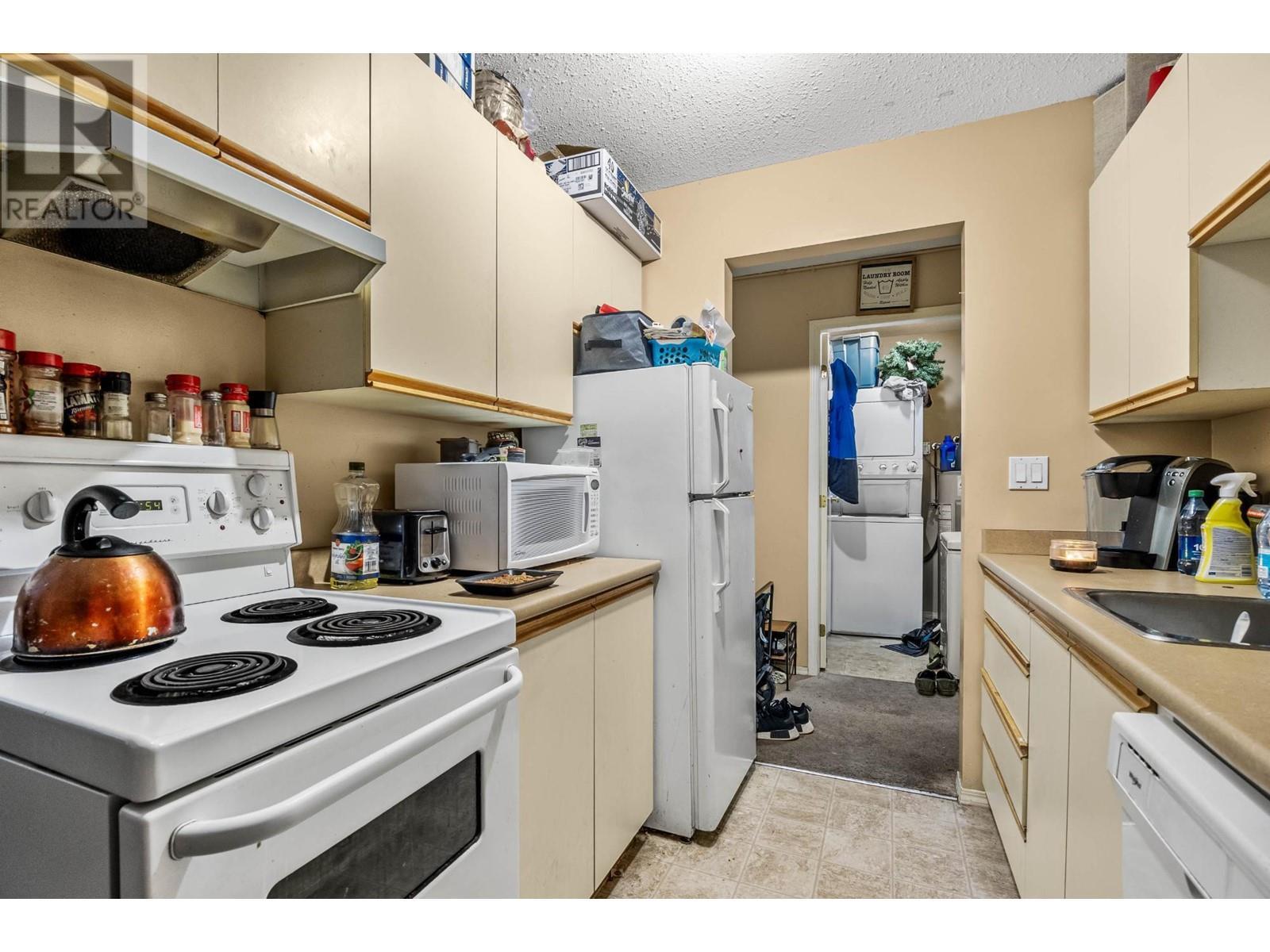 1760 Brunner Avenue Unit# 209, Kamloops, BC - Indoor Photo Showing Kitchen