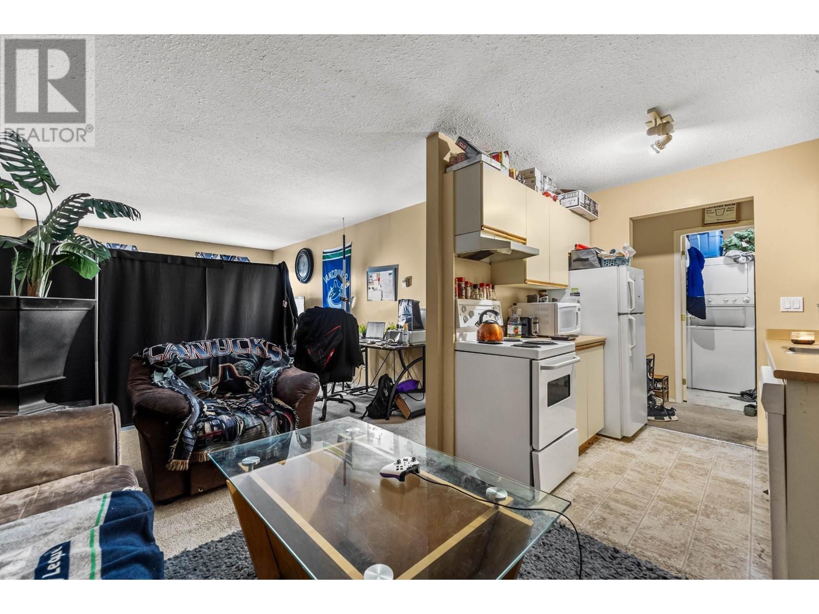 1760 Brunner Avenue Unit# 209, Kamloops, BC - Indoor Photo Showing Kitchen