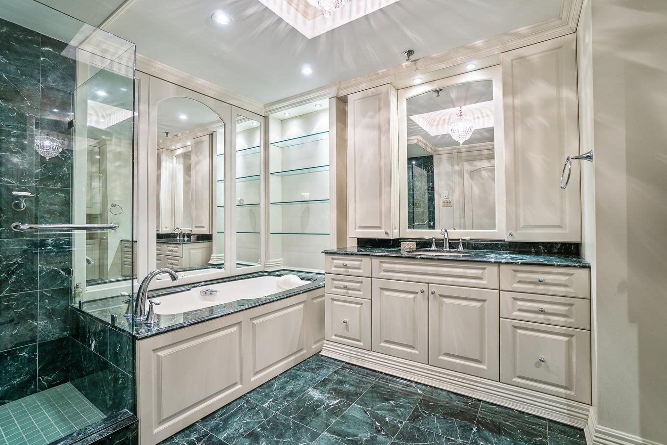 Salle de bains - 707-2500 Av. Pierre-Dupuy, Montréal (Ville-Marie), QC - Indoor Photo Showing Bathroom