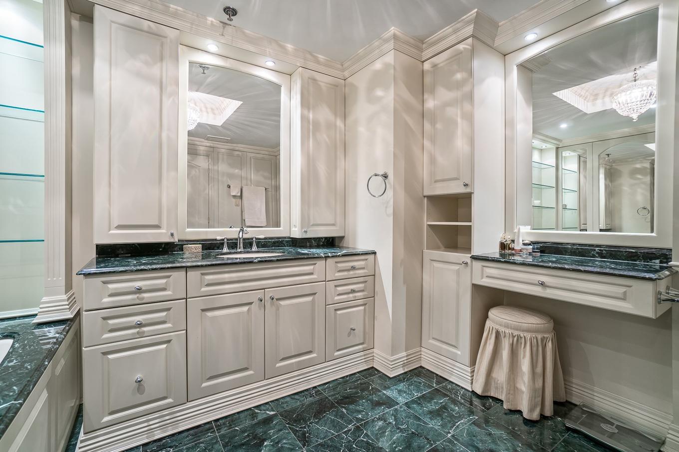 Salle de bains - 707-2500 Av. Pierre-Dupuy, Montréal (Ville-Marie), QC - Indoor Photo Showing Bathroom