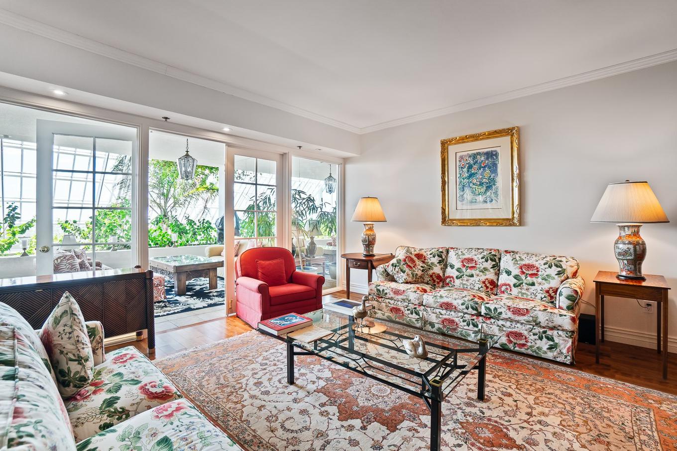 Salon - 707-2500 Av. Pierre-Dupuy, Montréal (Ville-Marie), QC - Indoor Photo Showing Living Room