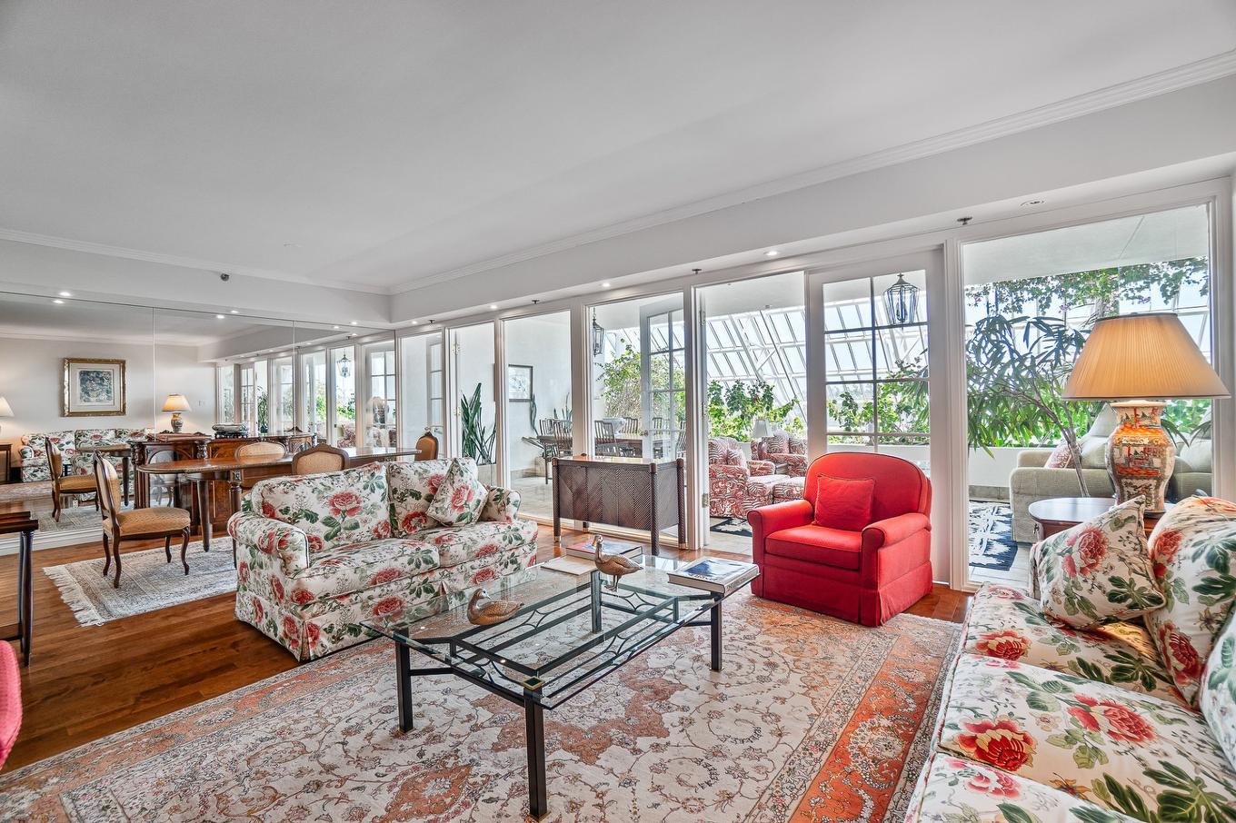 Salon - 707-2500 Av. Pierre-Dupuy, Montréal (Ville-Marie), QC - Indoor Photo Showing Living Room