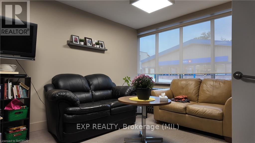 290 10Th Street, Hanover, ON