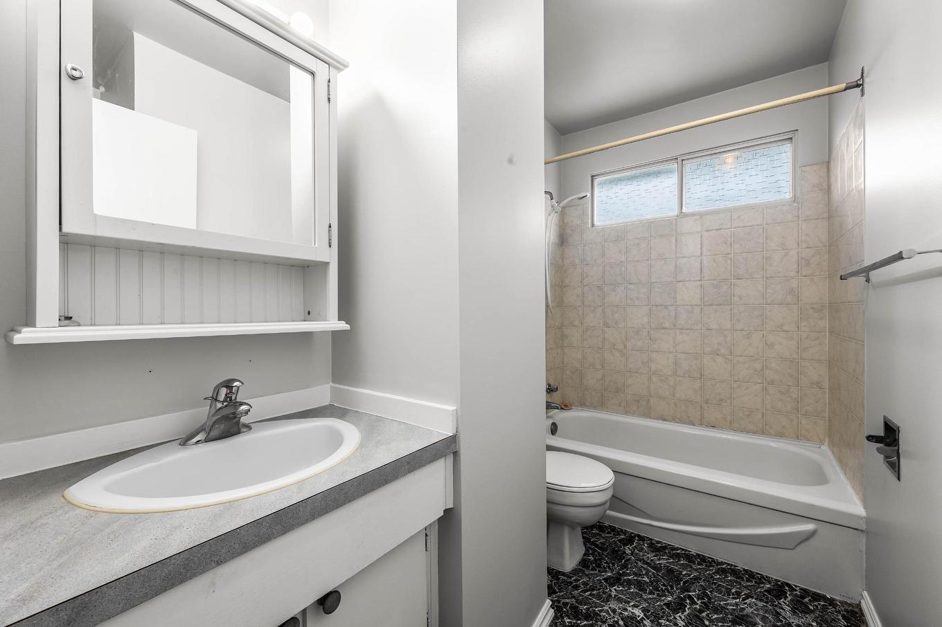 4-1173 Ponlen Street, Kamloops, BC - Indoor Photo Showing Bathroom