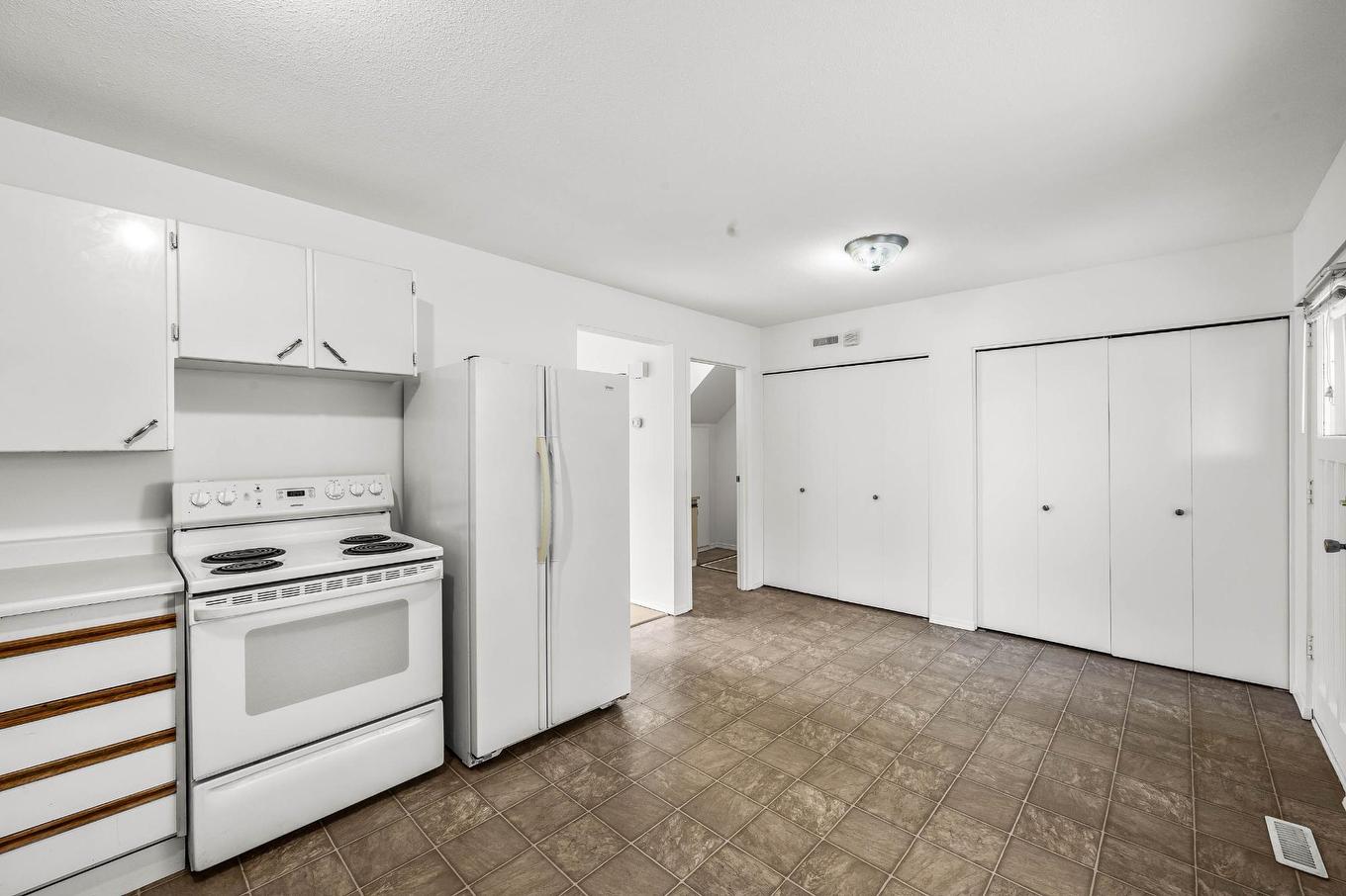 4-1173 Ponlen Street, Kamloops, BC - Indoor Photo Showing Kitchen