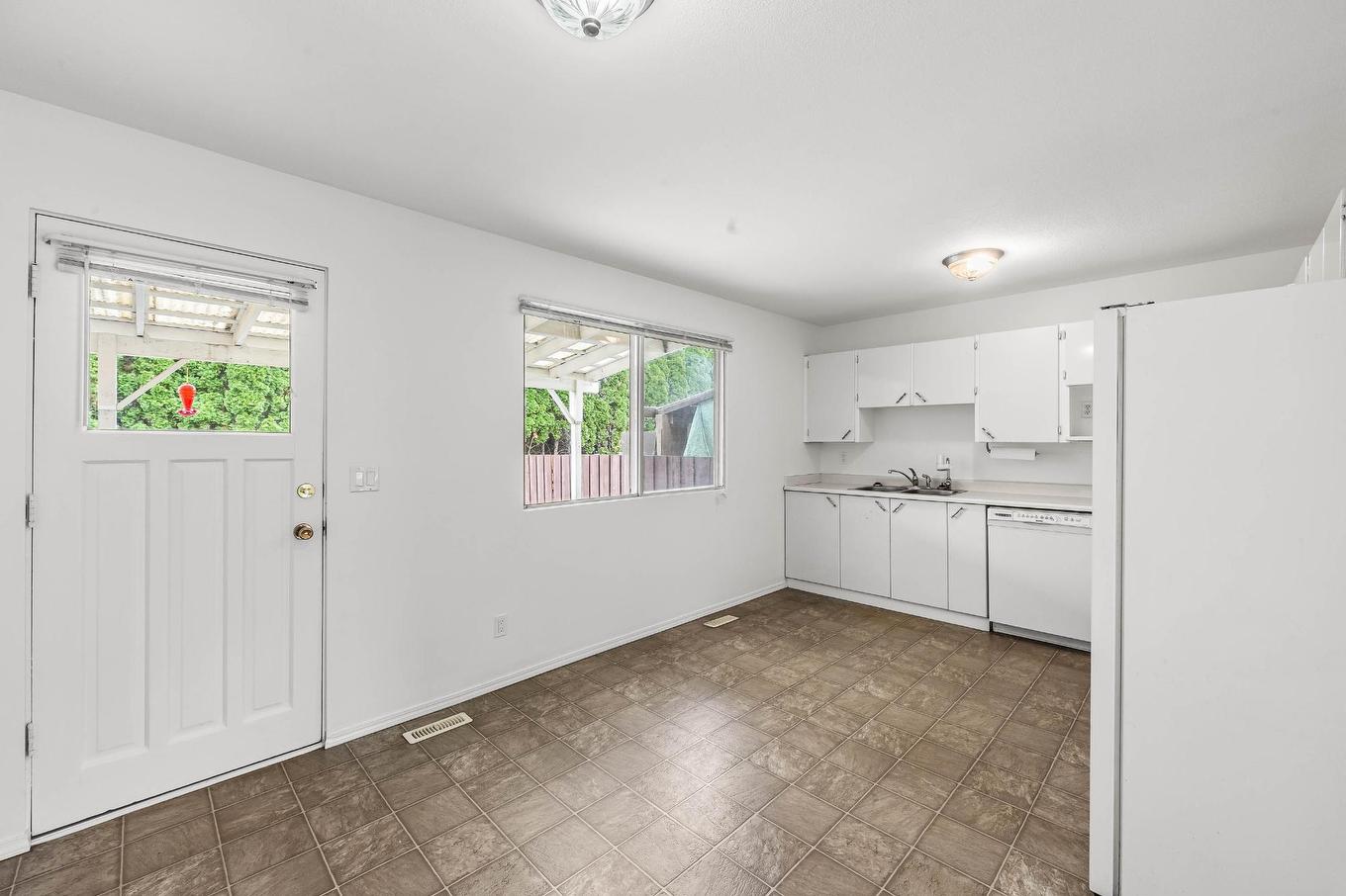 4-1173 Ponlen Street, Kamloops, BC - Indoor Photo Showing Kitchen