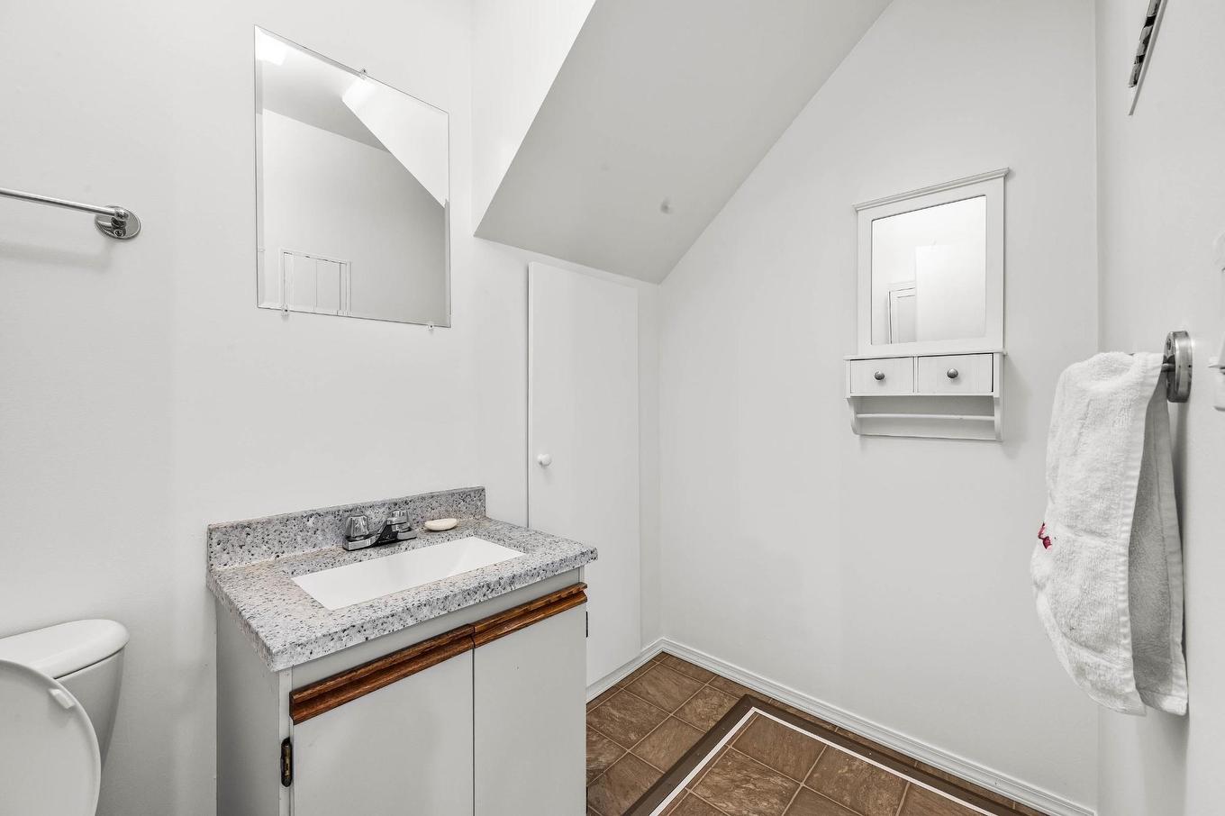 4-1173 Ponlen Street, Kamloops, BC - Indoor Photo Showing Bathroom