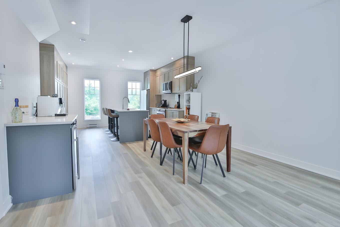 Cuisine - 5-280 Rue Du Mont-Plaisant, Mont-Tremblant, QC - Indoor Photo Showing Dining Room