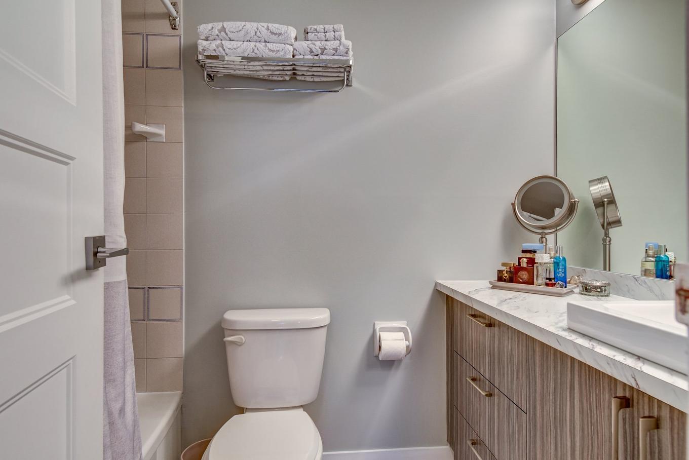 Salle de bains attenante à la CCP - 404-2505 Av. Du Havre-Des-Îles, Laval (Chomedey), QC - Indoor Photo Showing Bathroom