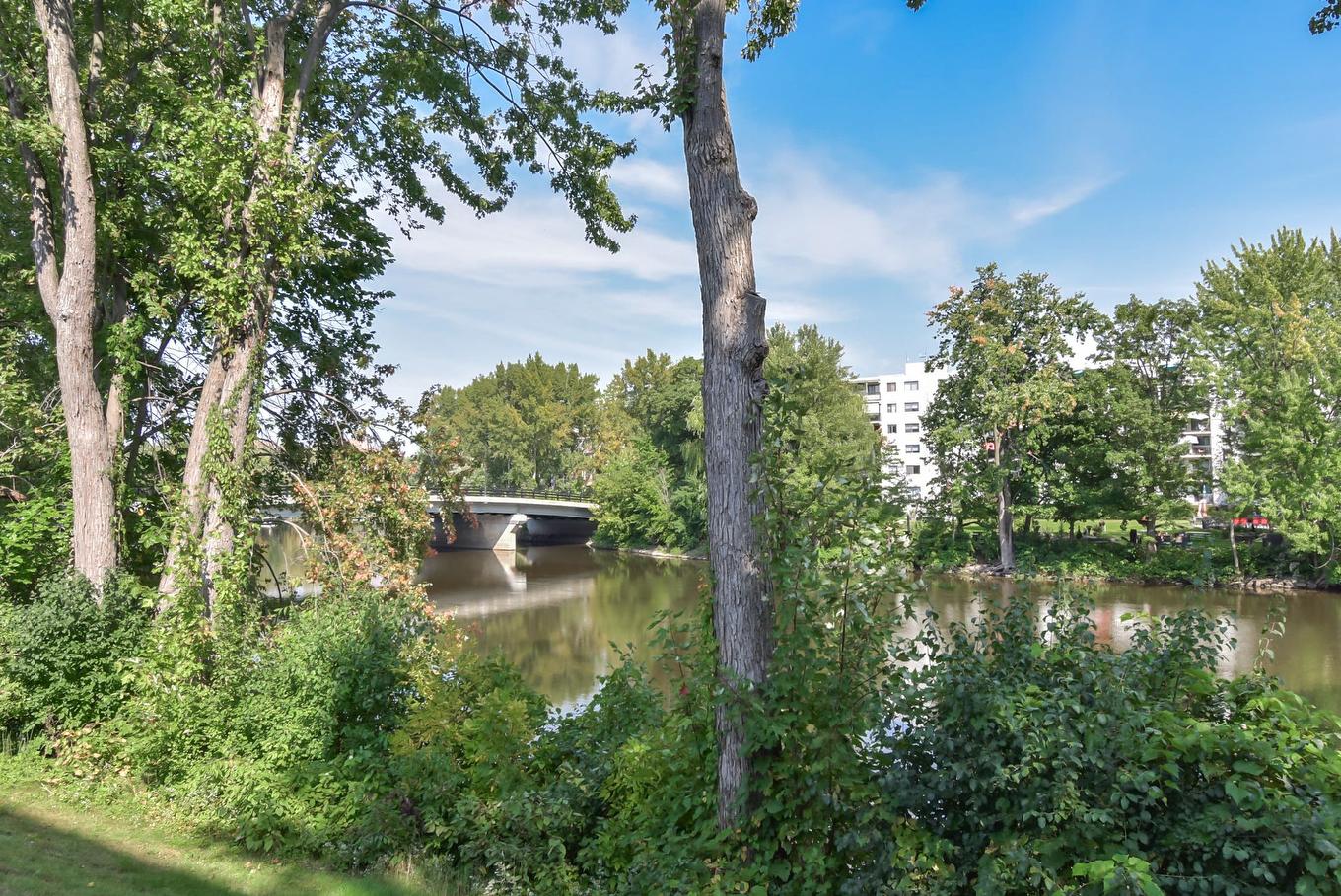 Bord de l'eau - 404-2505 Av. Du Havre-Des-Îles, Laval (Chomedey), QC - Outdoor With View