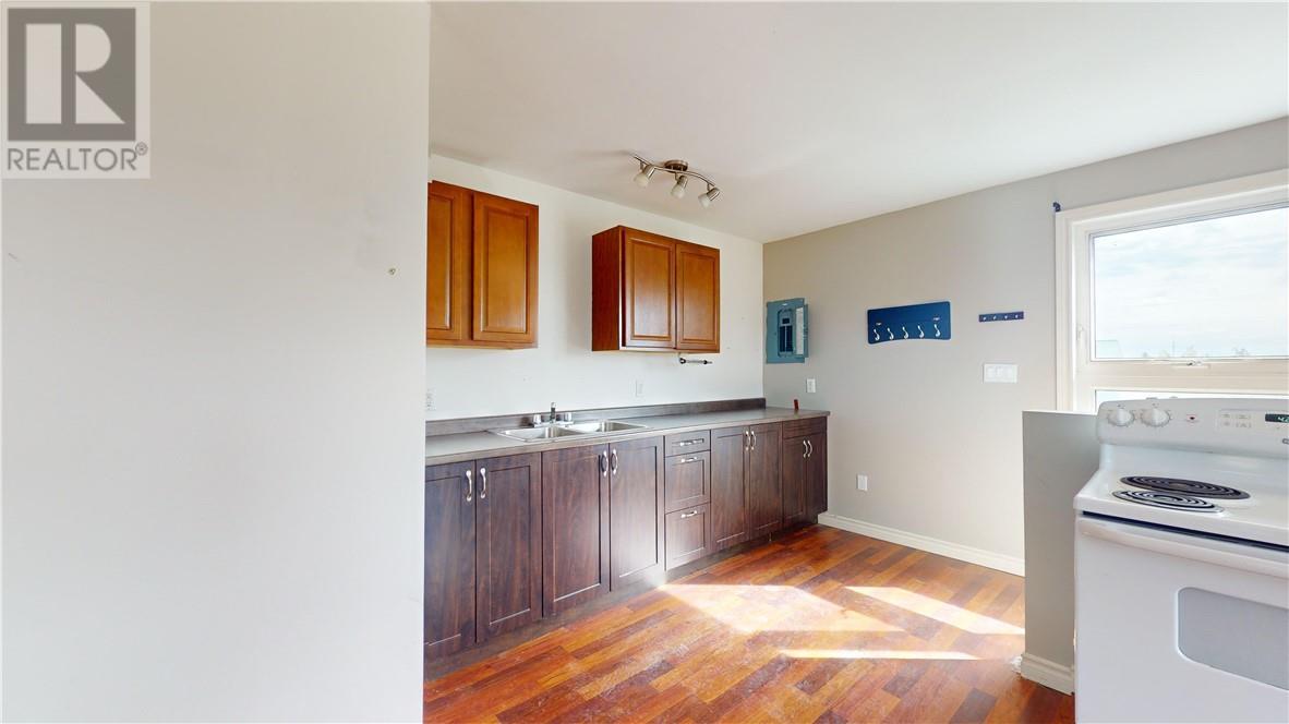 86 Vankoughnet E, Little Current, ON