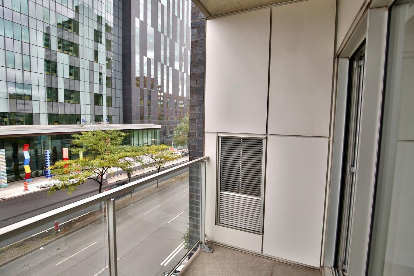 Balcon - 305-1150 Rue St-Denis, Montréal (Ville-Marie), QC - With Exterior