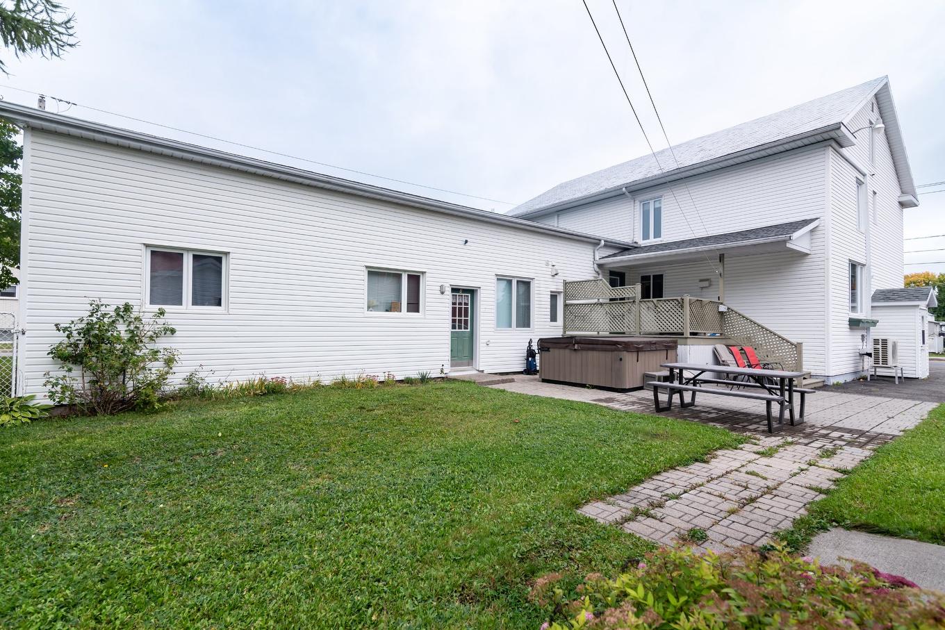 Face arrière - 306 Av. Mailloux, La Pocatière, QC - Outdoor With Deck Patio Veranda With Exterior