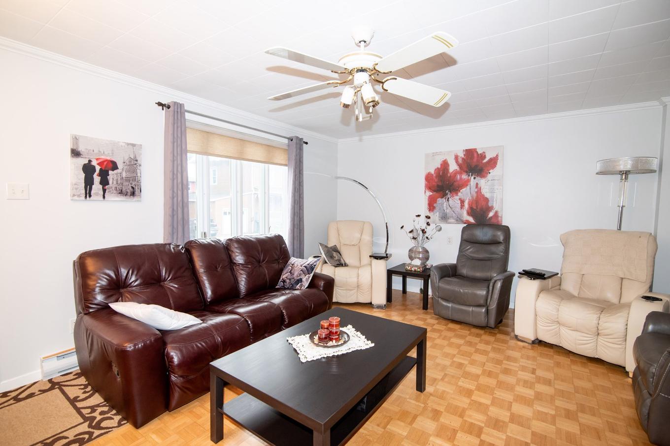 Salon - 306 Av. Mailloux, La Pocatière, QC - Indoor Photo Showing Living Room