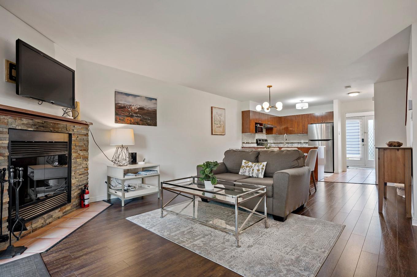 Salon - 1756 Ch. Du Golf, Mont-Tremblant, QC - Indoor Photo Showing Living Room With Fireplace