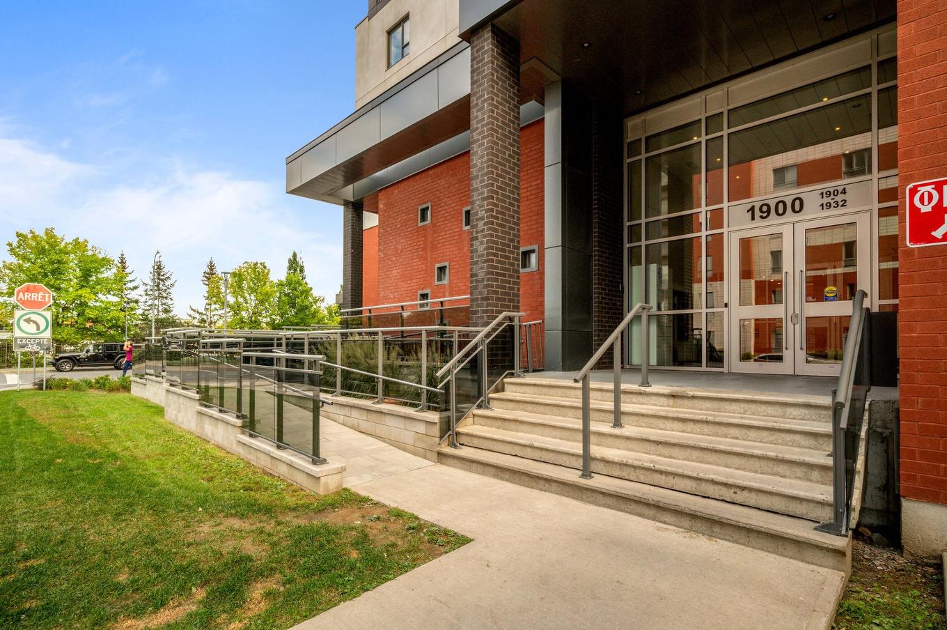 Entrée extérieure - 1404-1900 Rue Émile-Martineau, Laval (Laval-Des-Rapides), QC - Outdoor