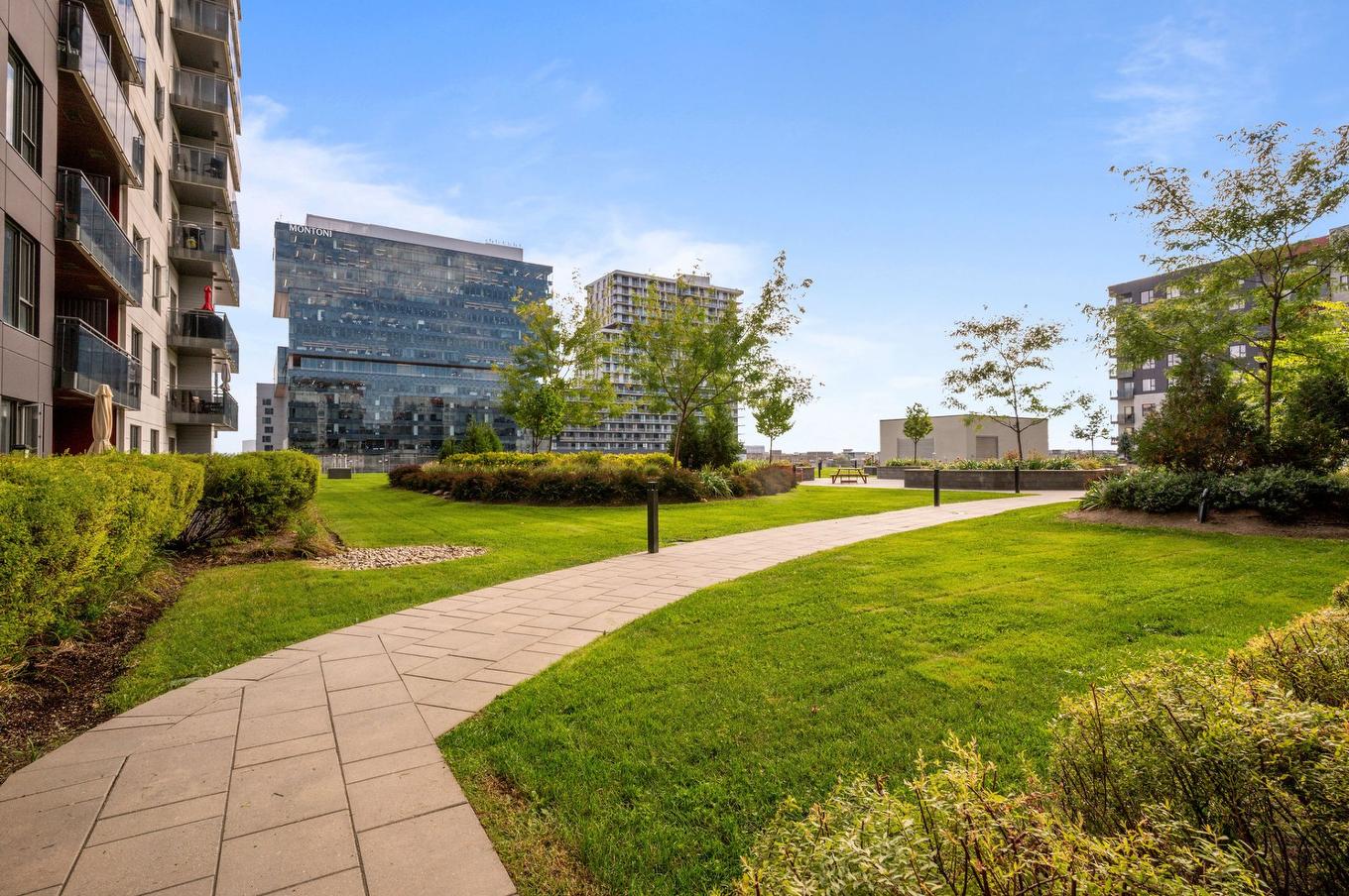 Terrasse - 1404-1900 Rue Émile-Martineau, Laval (Laval-Des-Rapides), QC - Outdoor