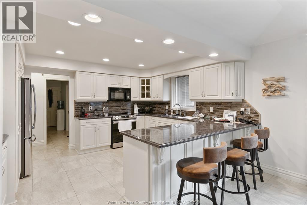 1530 Ravine Line, Kingsville, ON - Indoor Photo Showing Kitchen With Upgraded Kitchen