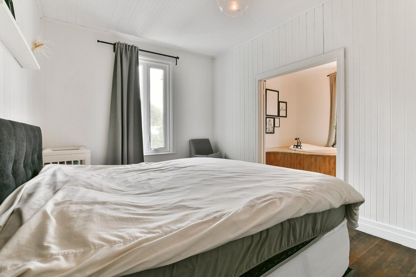 Primary bedroom - 35 Rue St-Jacques, Longueuil (Le Vieux-Longueuil), QC - Indoor Photo Showing Bedroom