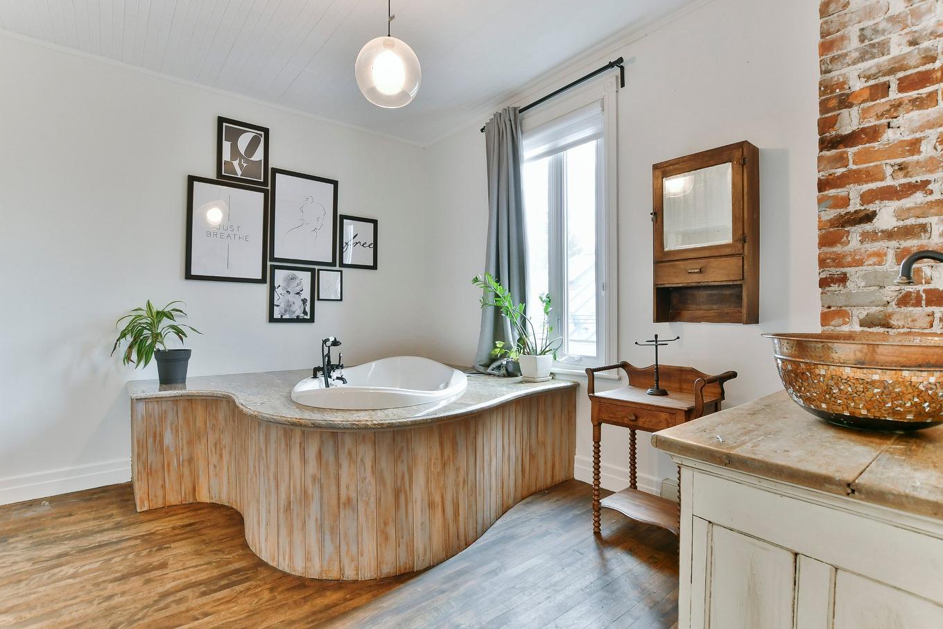 Ensuite bathroom - 35 Rue St-Jacques, Longueuil (Le Vieux-Longueuil), QC - Indoor Photo Showing Other Room