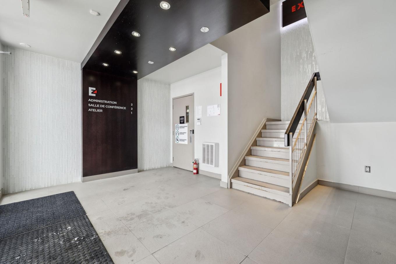 Hall - 250 Rue Deveault, Gatineau (Hull), QC - Indoor Photo Showing Other Room