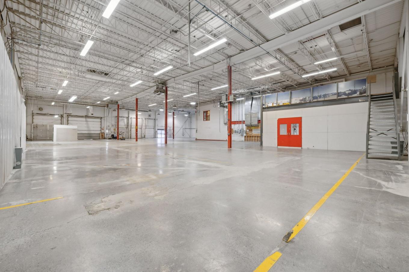 Warehouse - 250 Rue Deveault, Gatineau (Hull), QC - Indoor Photo Showing Garage