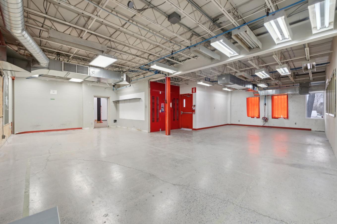 Warehouse - 250 Rue Deveault, Gatineau (Hull), QC - Indoor