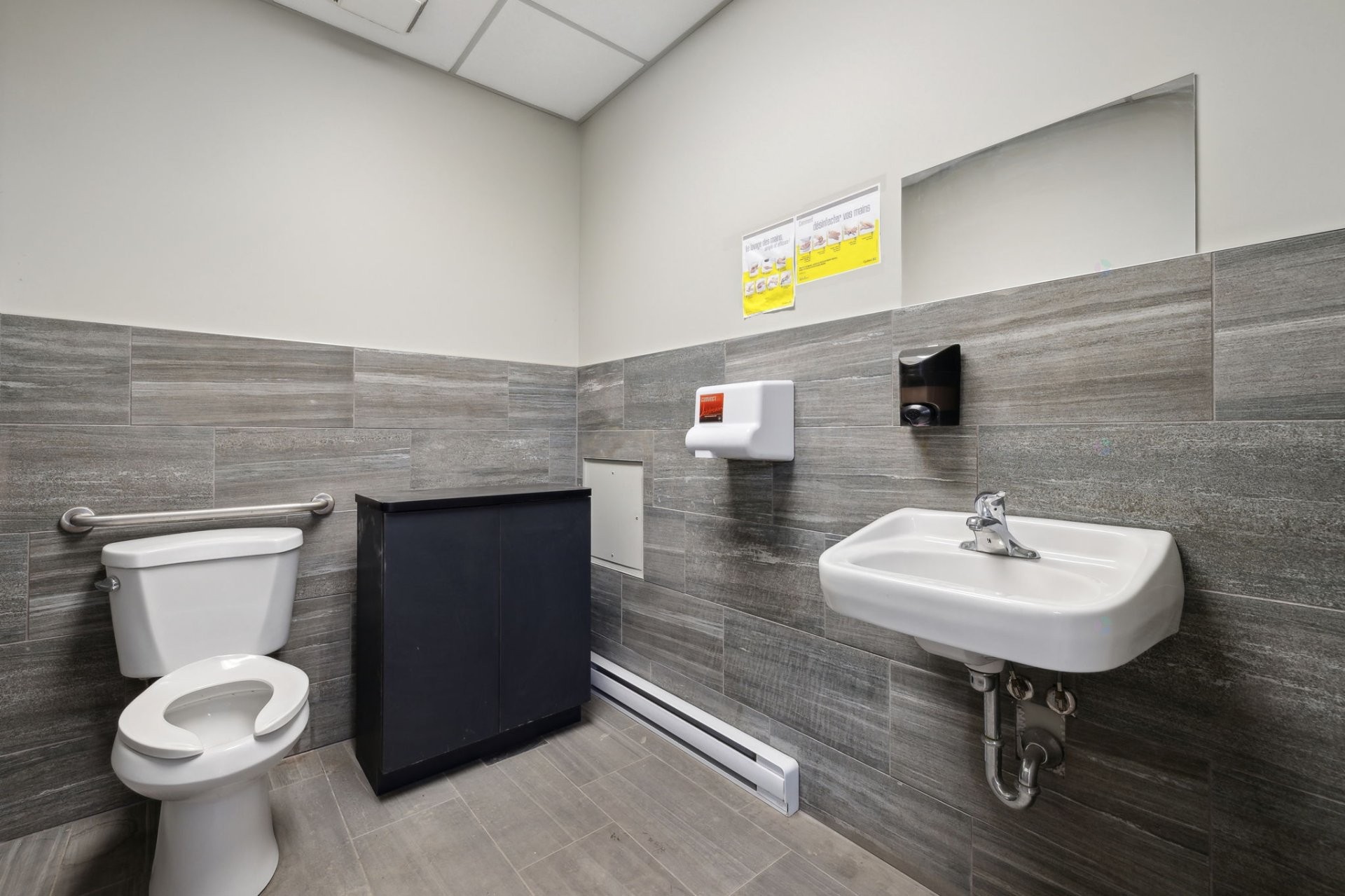Powder room - 250 Rue Deveault, Gatineau (Hull), QC - Indoor Photo Showing Bathroom