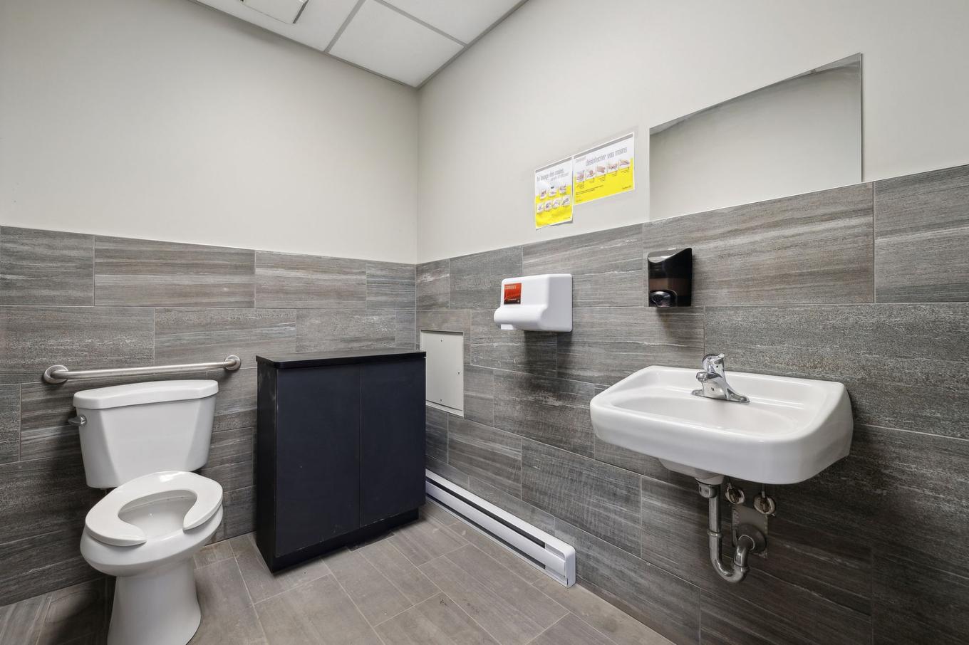 Powder room - 250 Rue Deveault, Gatineau (Hull), QC - Indoor Photo Showing Bathroom